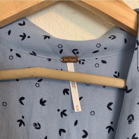 • FREE PEOPLE • blue tie neck patterned blouse - Picture 4 of 6